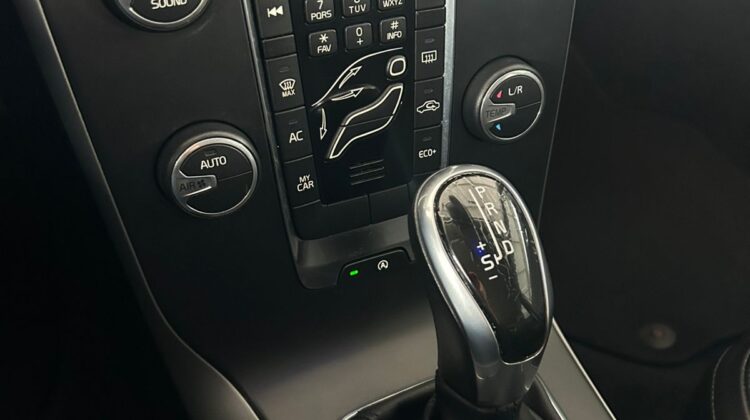 VOLVO V40 2.0T – 2017