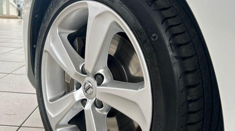 VOLVO V40 2.0T – 2017