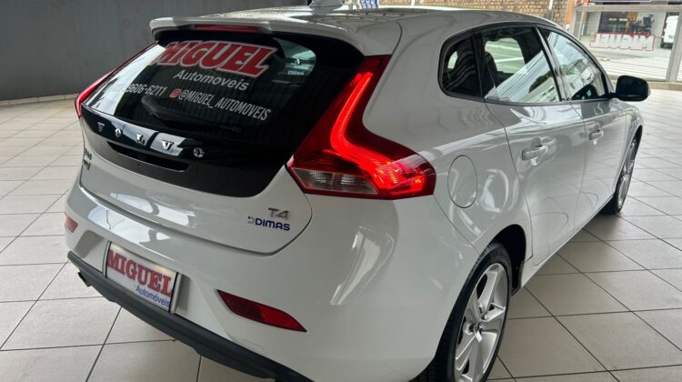 VOLVO V40 2.0T – 2017