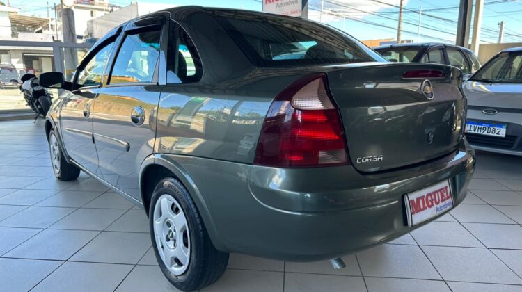 CORSA 1.4 SEDAN – 2010