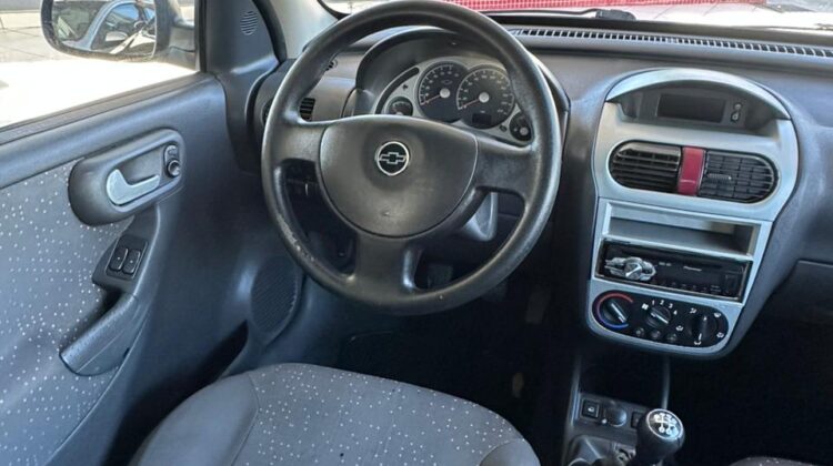 CORSA 1.4 SEDAN – 2010